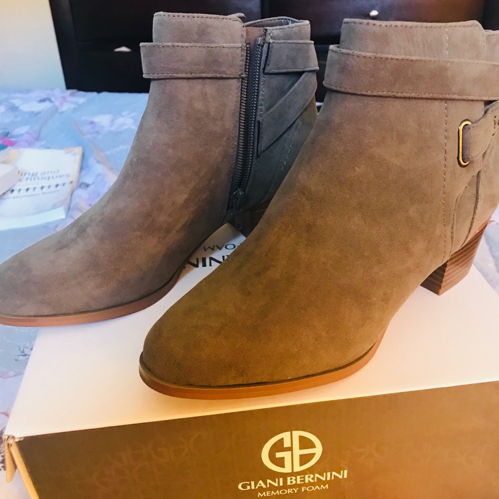 Gianni Bernini memory foam booties